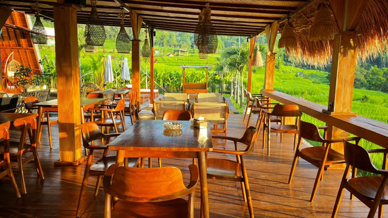 Cascadia Rad Villa Restaurant